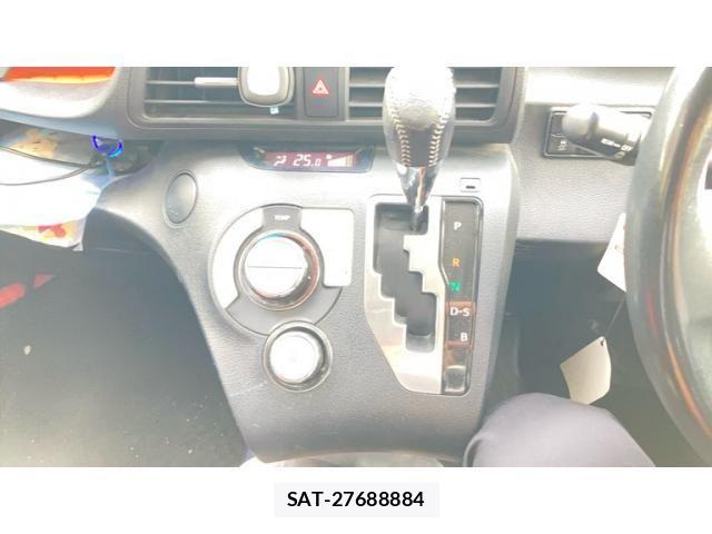 Toyota SIENTA 2017-08 7394071-11