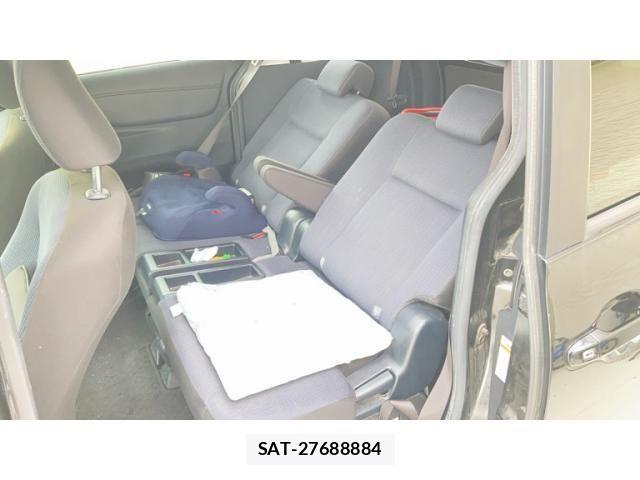 Toyota SIENTA 2017-08 7394071-15