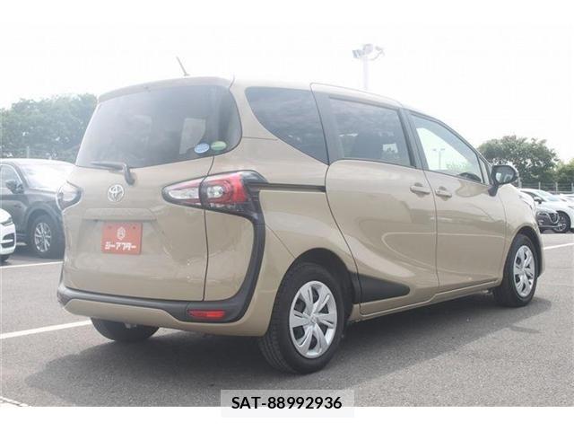 Toyota SIENTA 2019-10 7394067-27