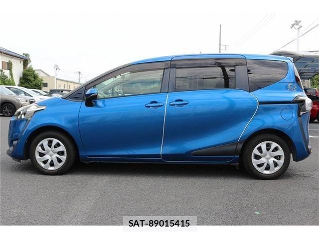 Toyota SIENTA 2016-10 7394070-11