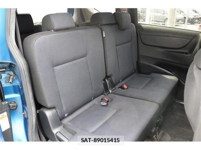 Toyota SIENTA 2016-10 7394070-16