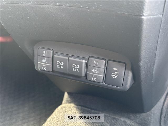 Toyota SIENTA 2022-03 7457733-15