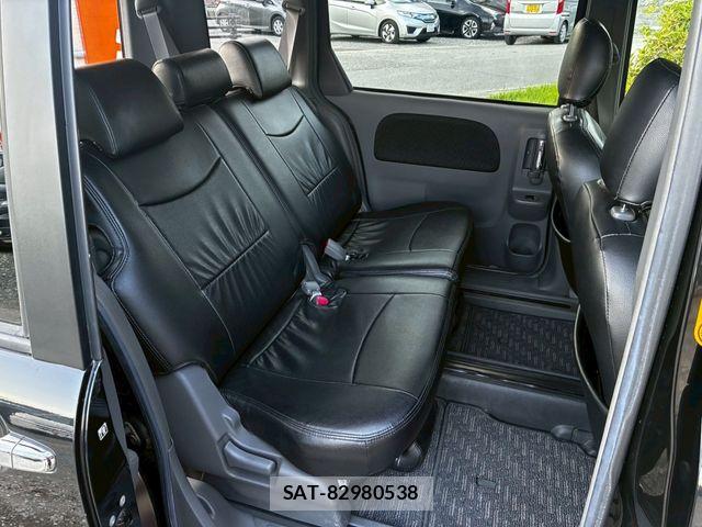 Toyota SIENTA 2013-12 7457773-13