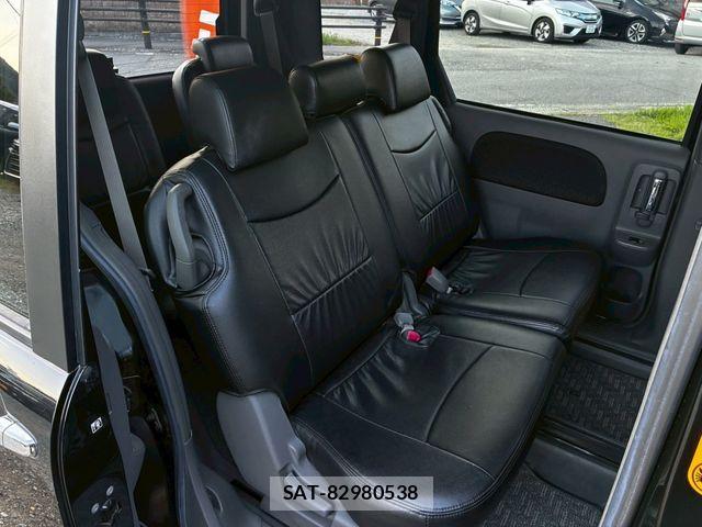 Toyota SIENTA 2013-12 7457773-14