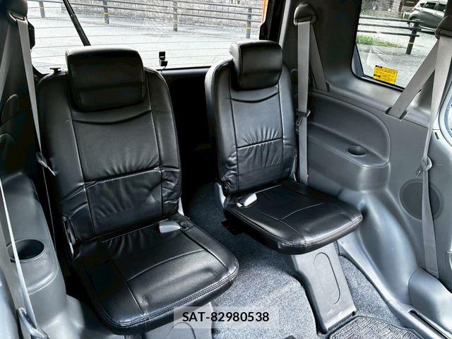 Toyota SIENTA 2013-12 7457773-15