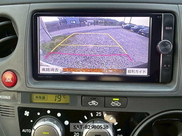 Toyota SIENTA 2013-12 7457773-23