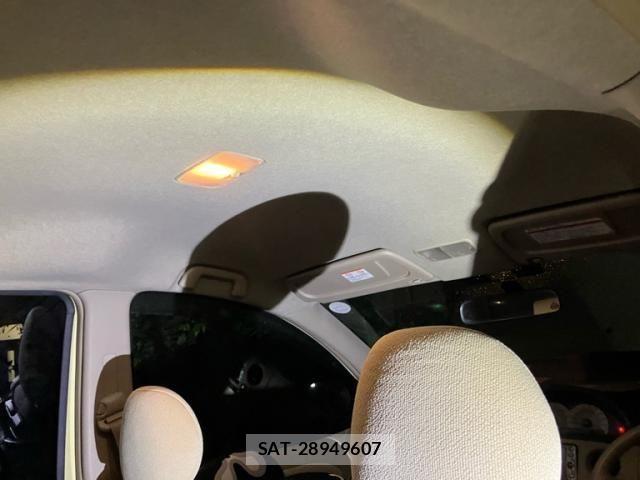 Toyota SIENTA 2003-11 7457783-12