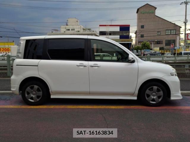 Toyota SIENTA 2014-05 7457768-9