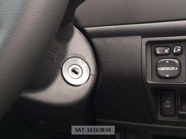 Toyota SIENTA 2014-05 7457768-17