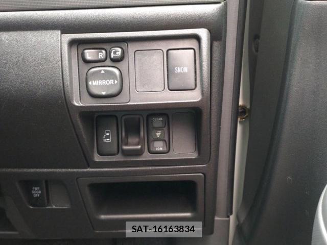 Toyota SIENTA 2014-05 7457768-18