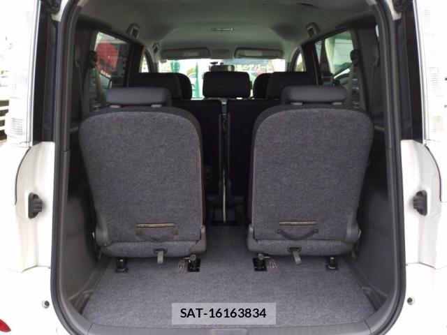 Toyota SIENTA 2014-05 7457768-24