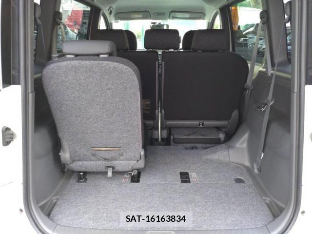 Toyota SIENTA 2014-05 7457768-25