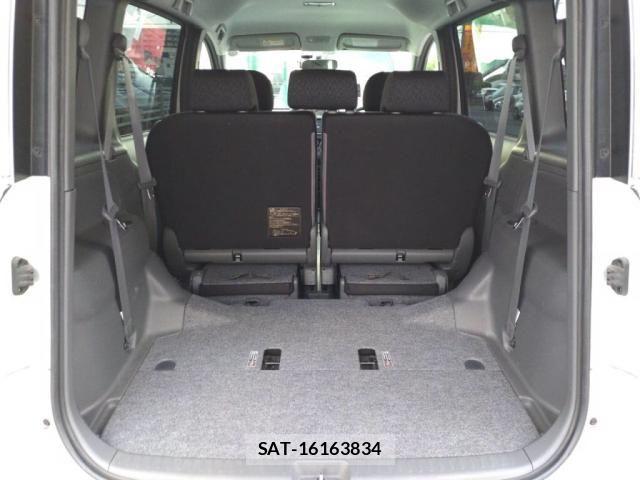 Toyota SIENTA 2014-05 7457768-26
