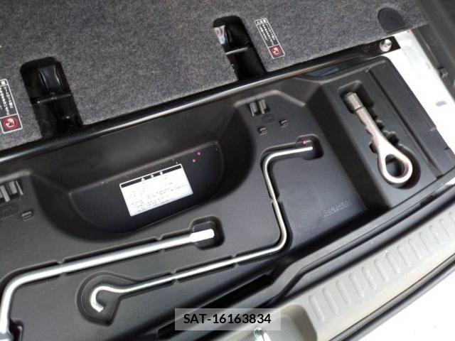 Toyota SIENTA 2014-05 7457768-29