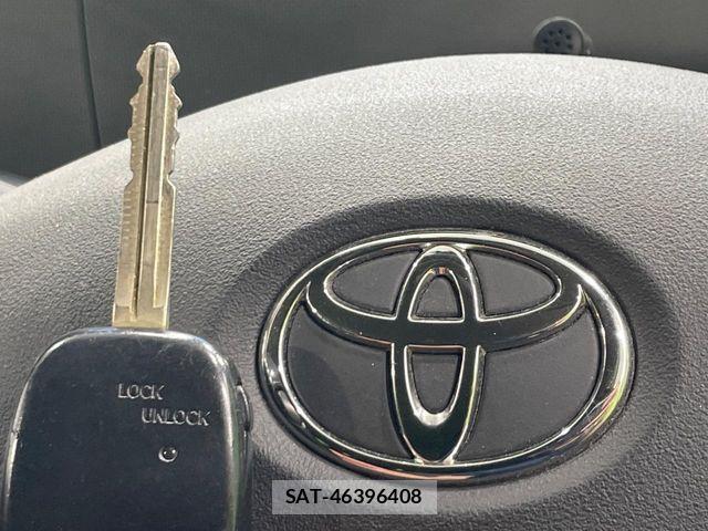 Toyota SIENTA 2012-02 7457770-5