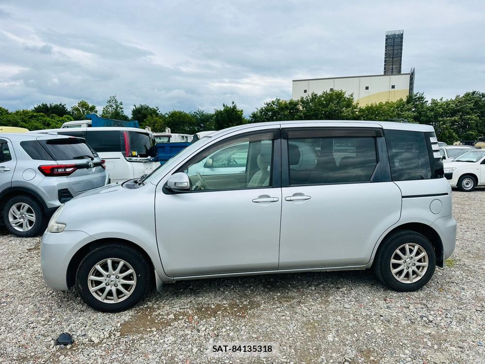 Toyota SIENTA 2010-03 7367373-1