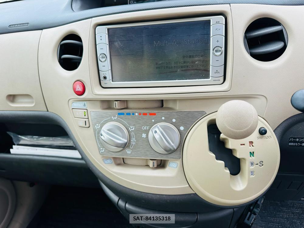 Toyota SIENTA 2010-03 7367373-19
