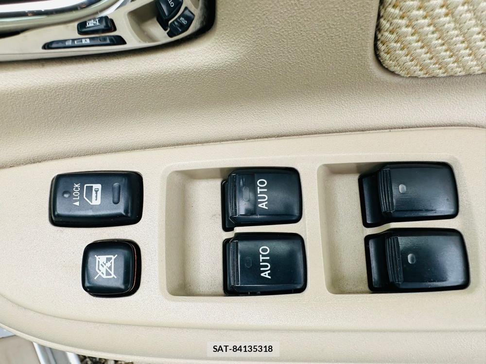 Toyota SIENTA 2010-03 7367373-21
