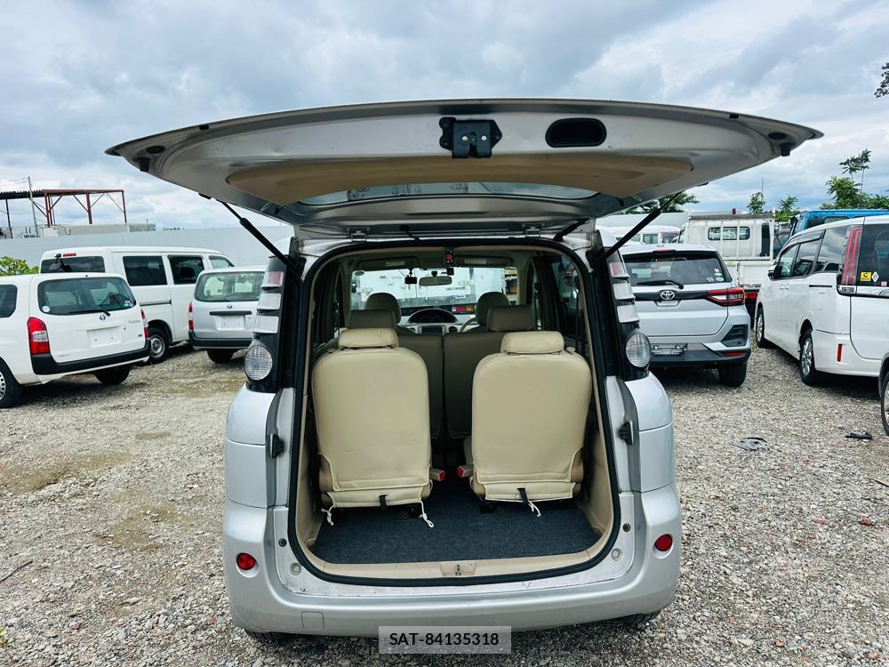 Toyota SIENTA 2010-03 7367373-26