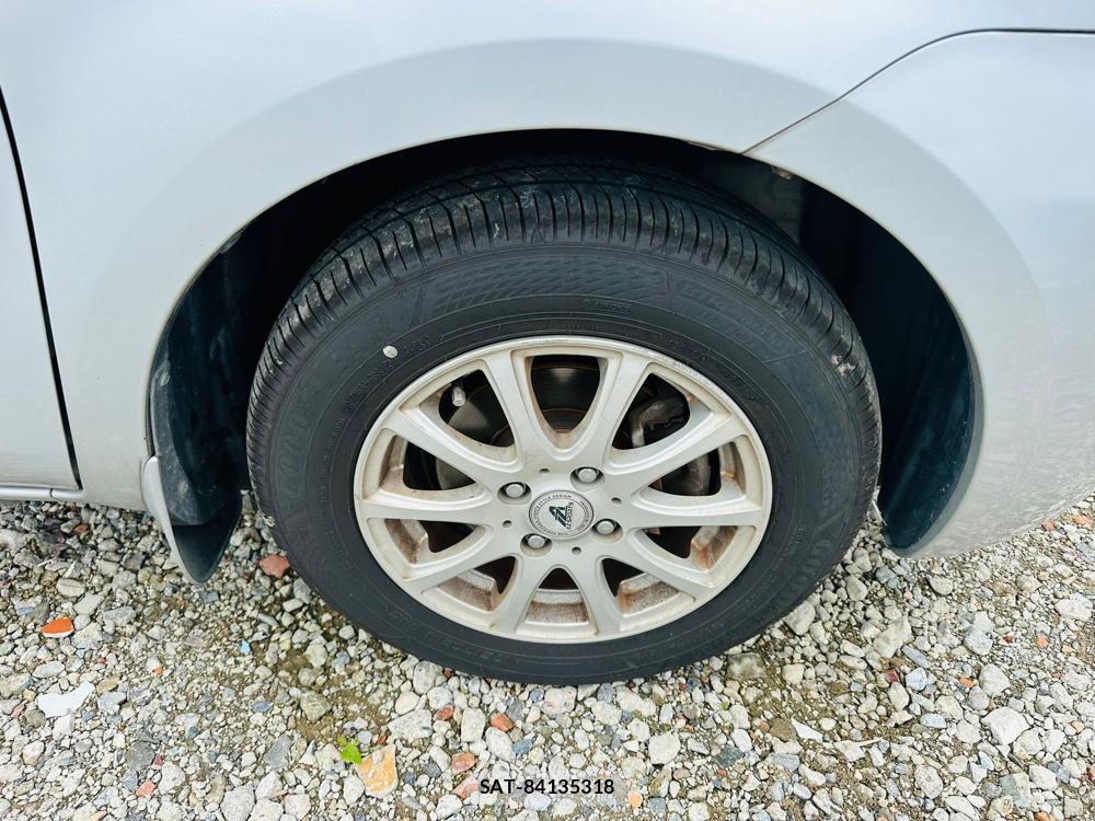 Toyota SIENTA 2010-03 7367373-28