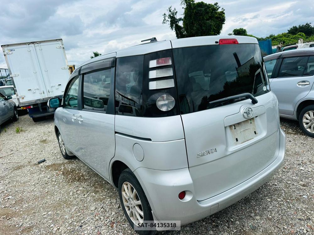 Toyota SIENTA 2010-03 7367373-2