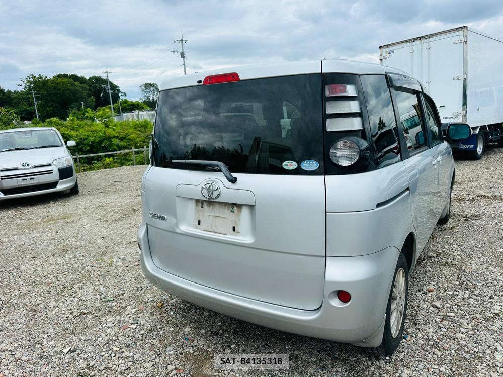 Toyota SIENTA 2010-03 7367373-4