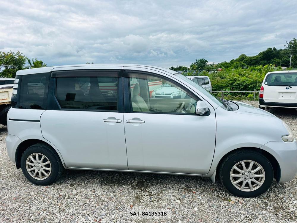 Toyota SIENTA 2010-03 7367373-5