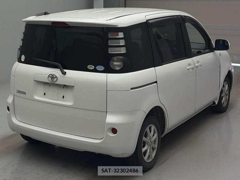 Toyota SIENTA 2009-09 7491211-1