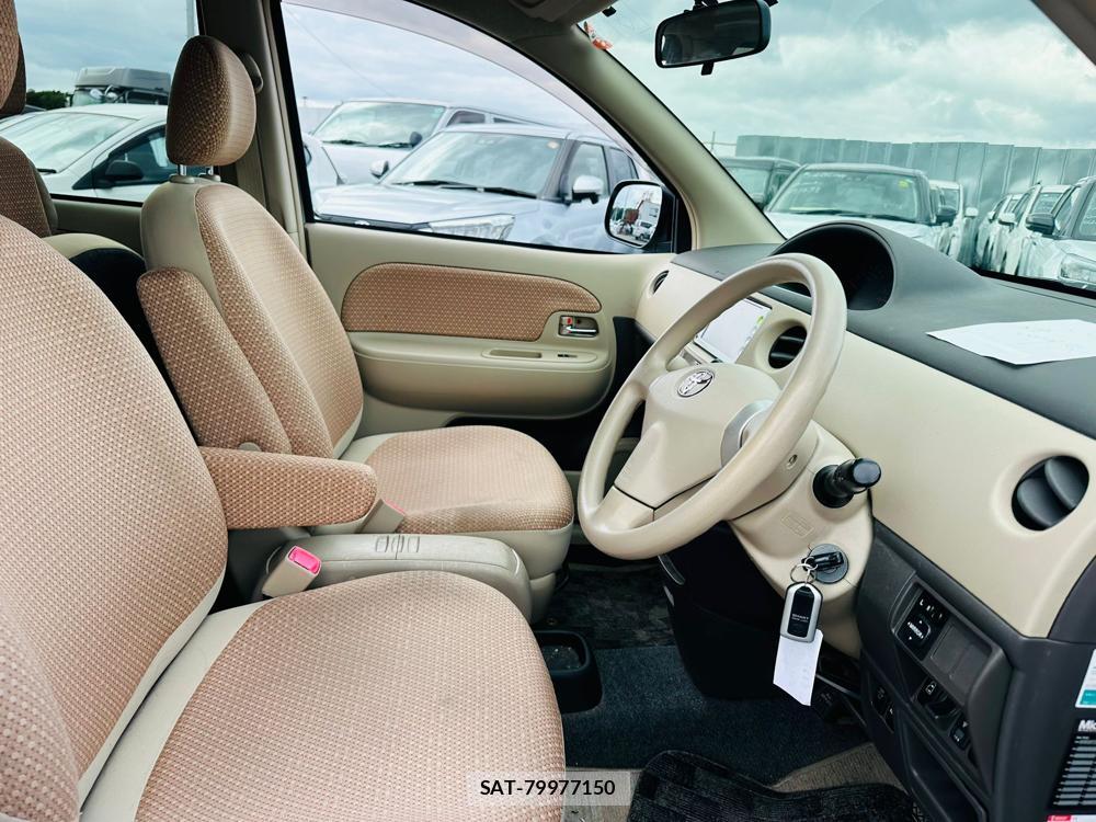 Toyota SIENTA 2011-10 7367375-11