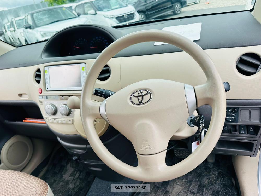 Toyota SIENTA 2011-10 7367375-14