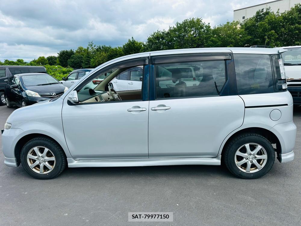 Toyota SIENTA 2011-10 7367375-1