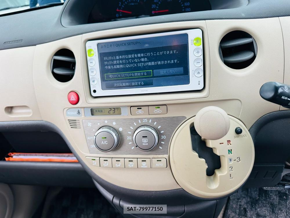 Toyota SIENTA 2011-10 7367375-19