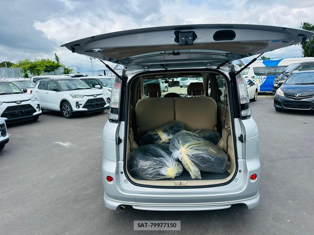Toyota SIENTA 2011-10 7367375-25