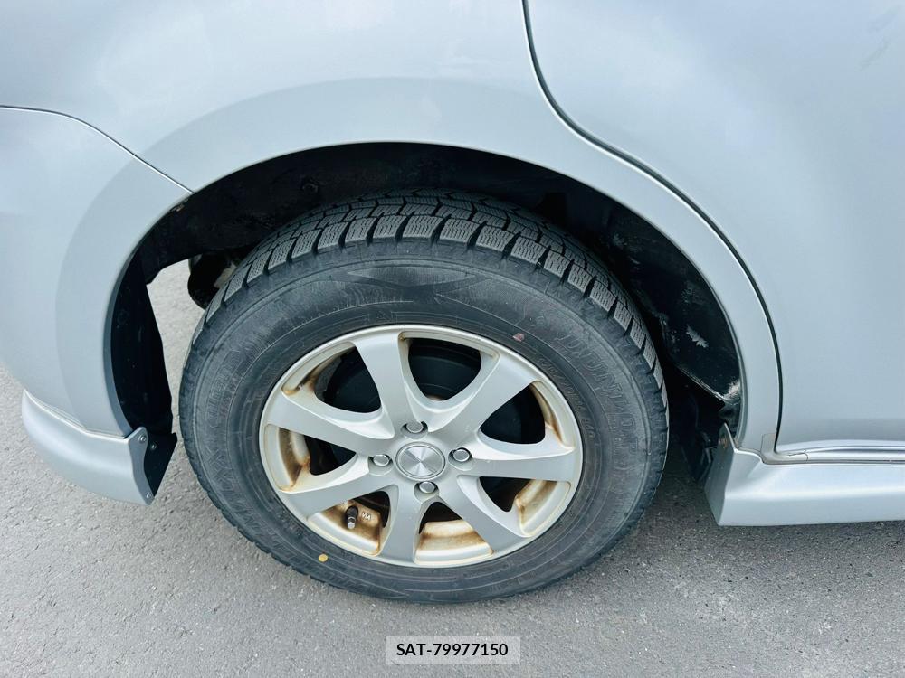 Toyota SIENTA 2011-10 7367375-26