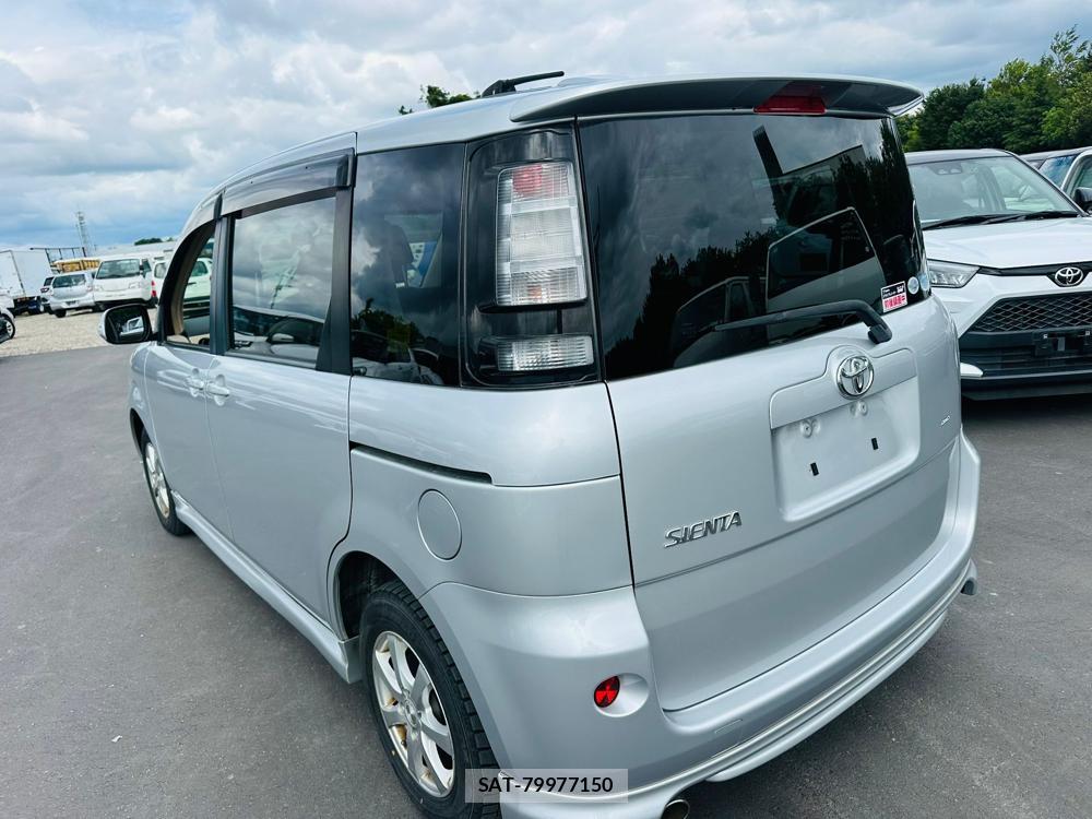 Toyota SIENTA 2011-10 7367375-2