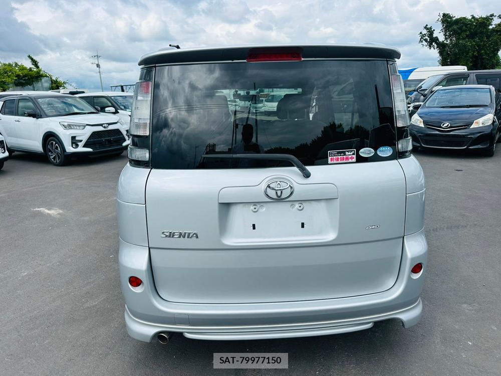 Toyota SIENTA 2011-10 7367375-3