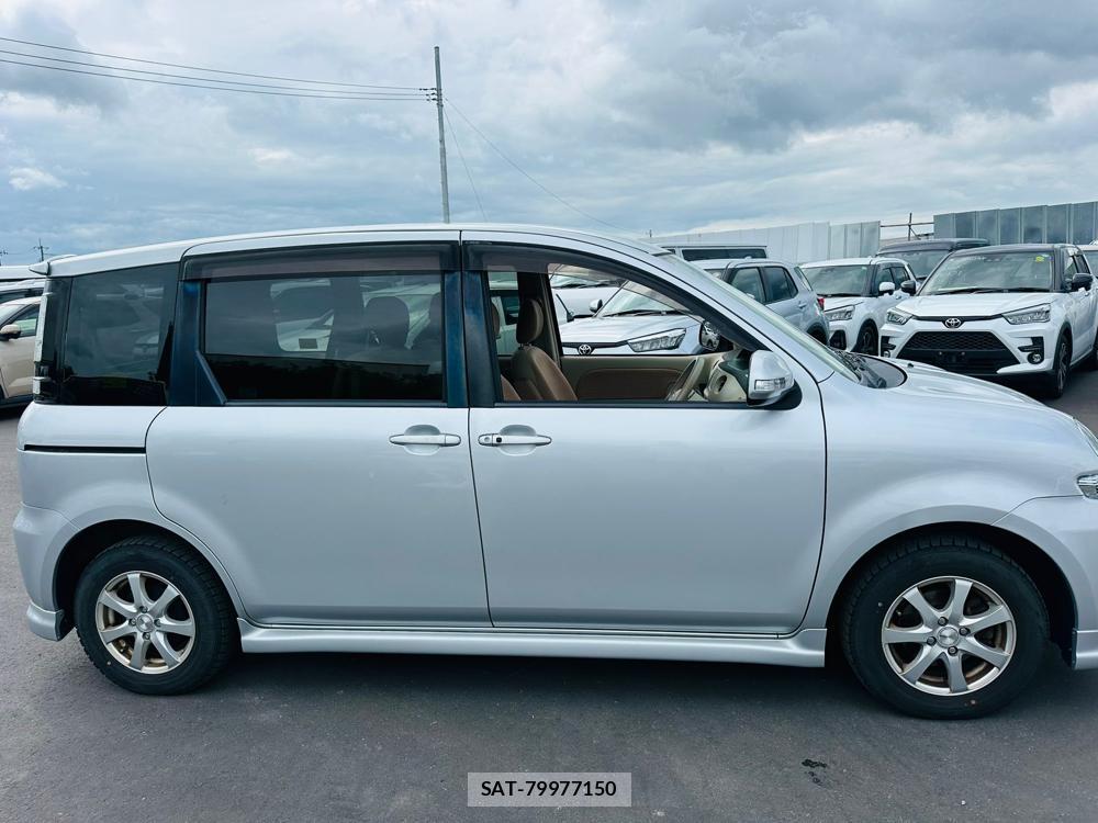 Toyota SIENTA 2011-10 7367375-5