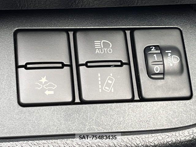 Toyota SIENTA 2016-10 7502809-17