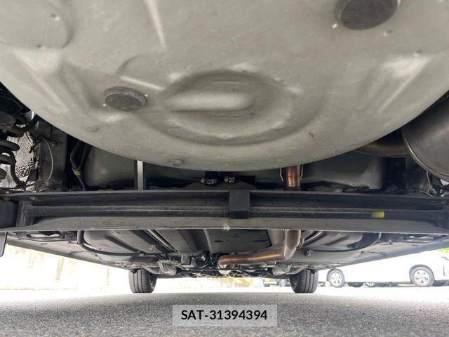 Toyota SIENTA 2017-07 7502815-17