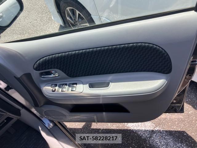 Toyota SIENTA 2007-10 7510043-11