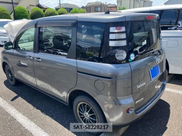 Toyota SIENTA 2007-10 7510043-2