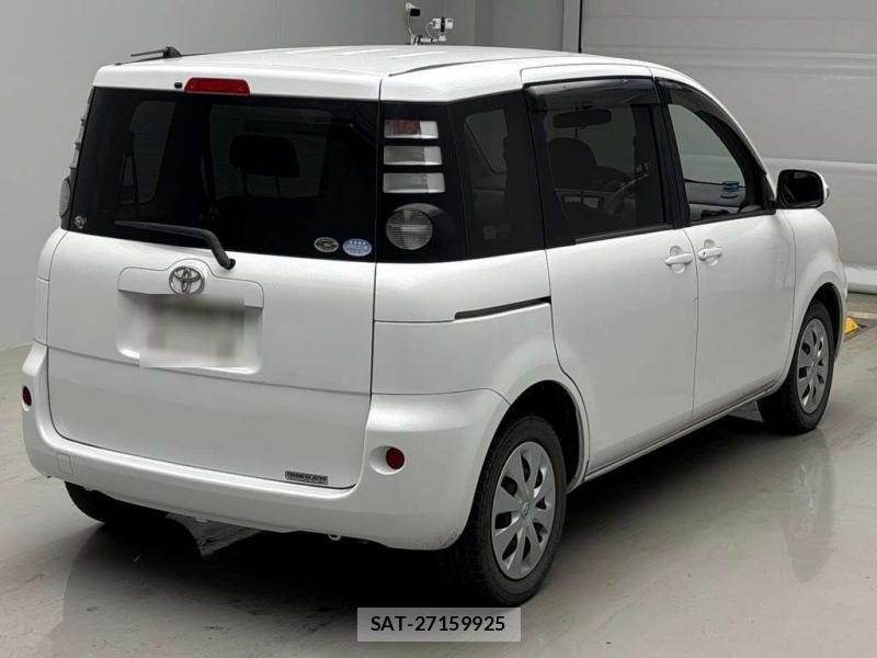 Toyota SIENTA 2010-04 7497286-1