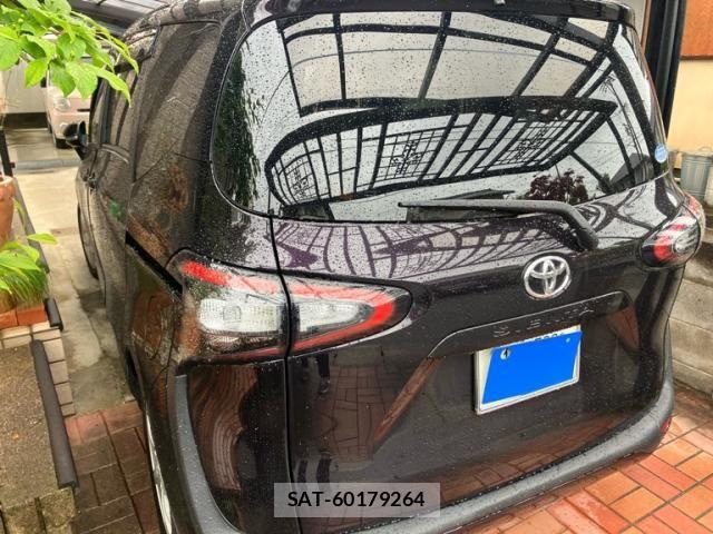 Toyota SIENTA 2017-12 7510033-3