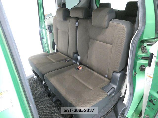 Toyota SIENTA 2017-05 7510034-15