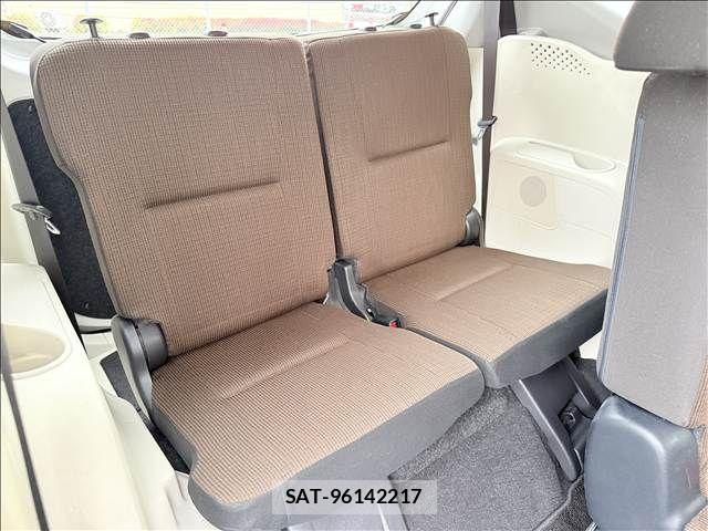 Toyota SIENTA 2017-01 7502817-11