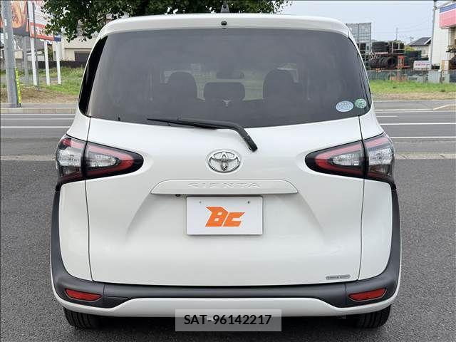Toyota SIENTA 2017-01 7502817-22