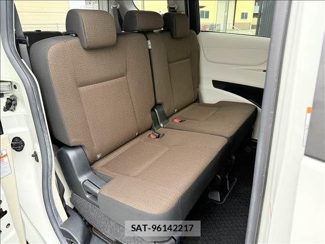 Toyota SIENTA 2017-01 7502817-25