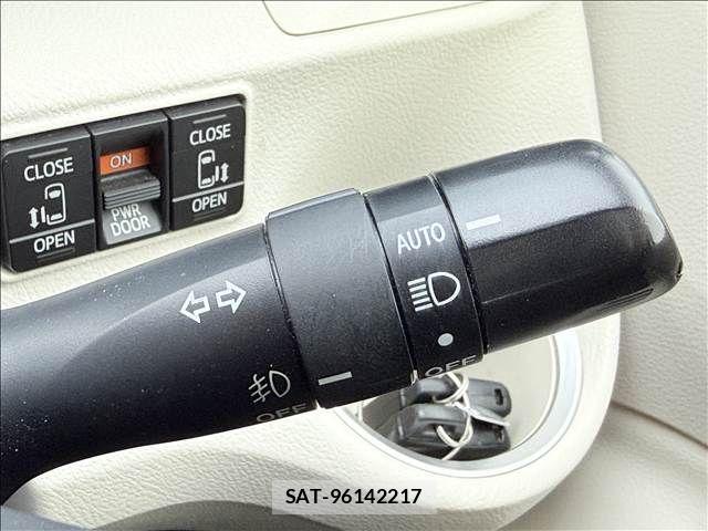 Toyota SIENTA 2017-01 7502817-26