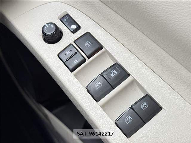 Toyota SIENTA 2017-01 7502817-28