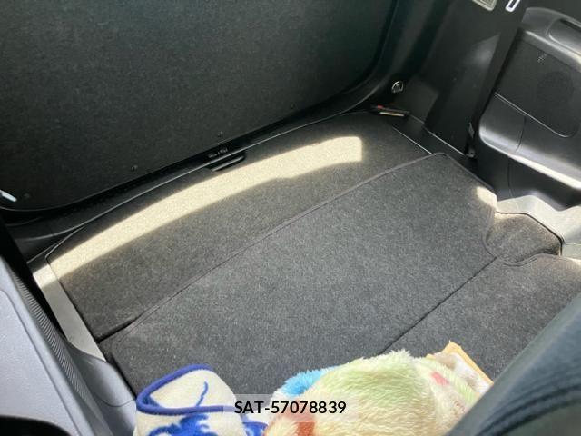 Toyota SIENTA 2016-08 7510037-18